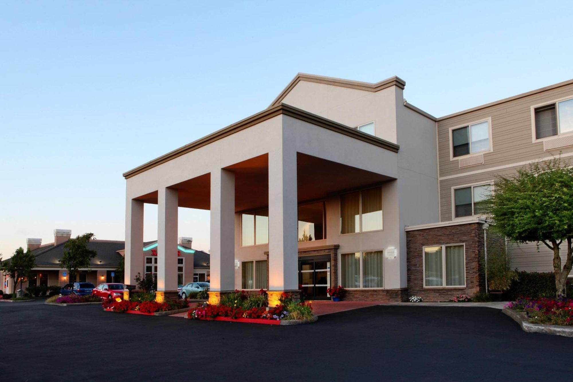 Four Points By Sheraton Portland East Fairview Extérieur photo