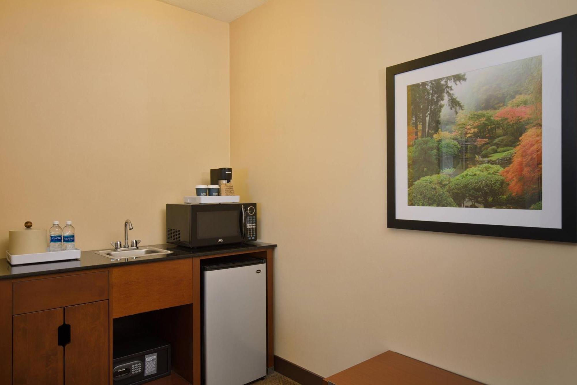 Four Points By Sheraton Portland East Fairview Extérieur photo