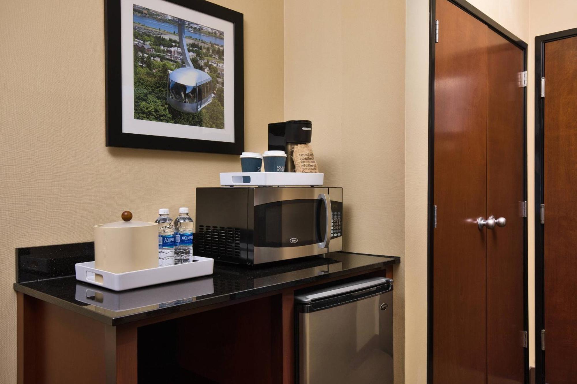 Four Points By Sheraton Portland East Fairview Extérieur photo