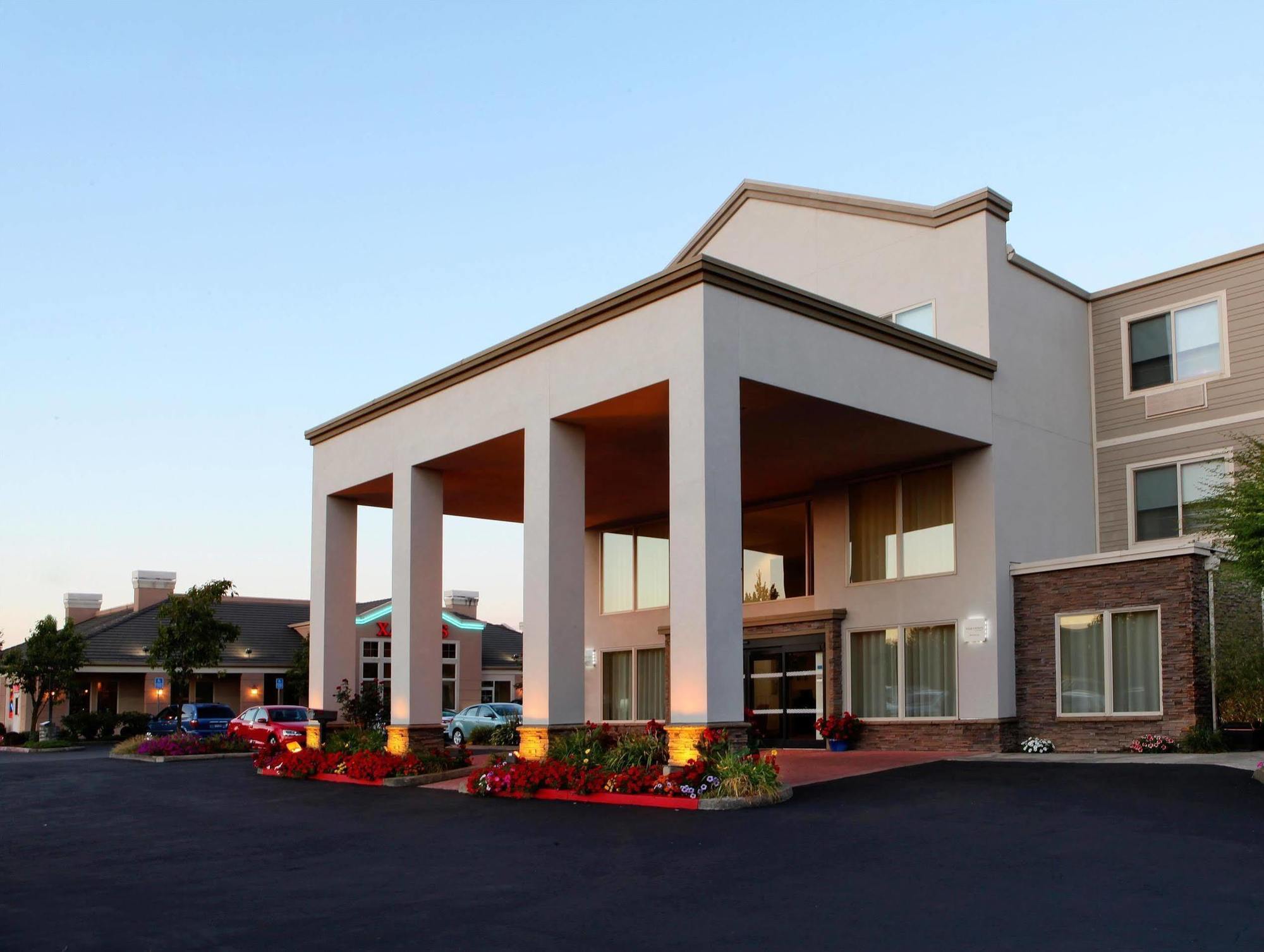 Four Points By Sheraton Portland East Fairview Extérieur photo